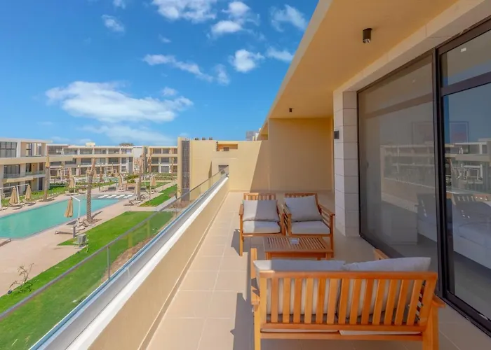 Modern 2-Bedroom Penthouse G-Cribs Pool View