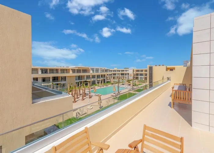 Modern 2-Bedroom Penthouse G-Cribs Pool View